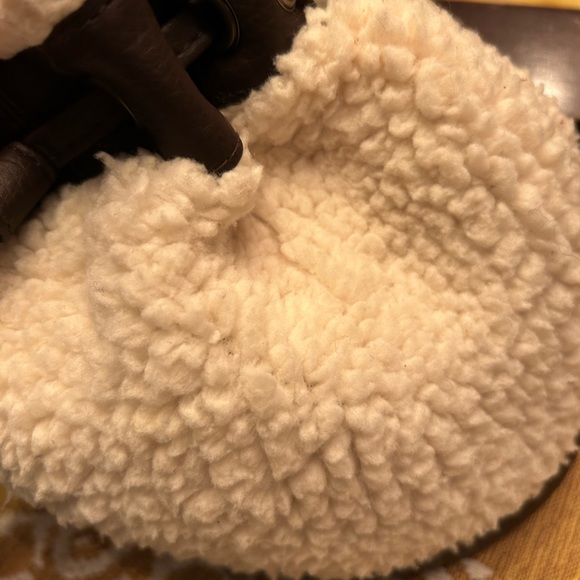 ⚠️🎁3 for $35🎁⚠️ bucket Sherpa drawstring purse like new !! - Picture 4 of 10